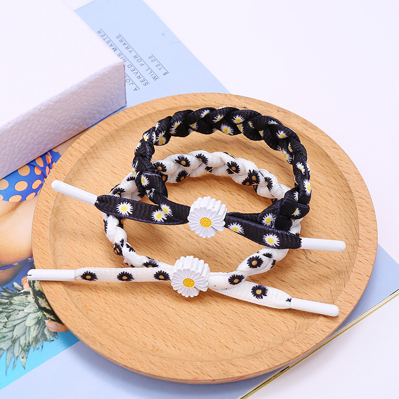 Korean woven small daisy bracelet