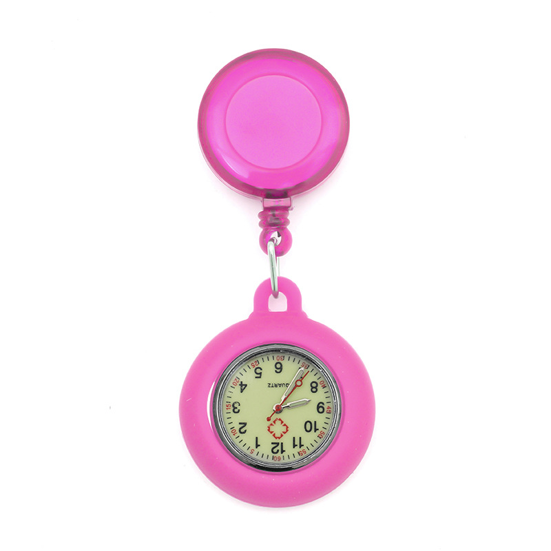 Reloj de bolsillo médico fácil de tirar hebilla reloj de pecho de superficie de color de silicona al por mayor Reloj de enfermera retráctil luminoso reloj de examen de estudiante femenino reloj colgante