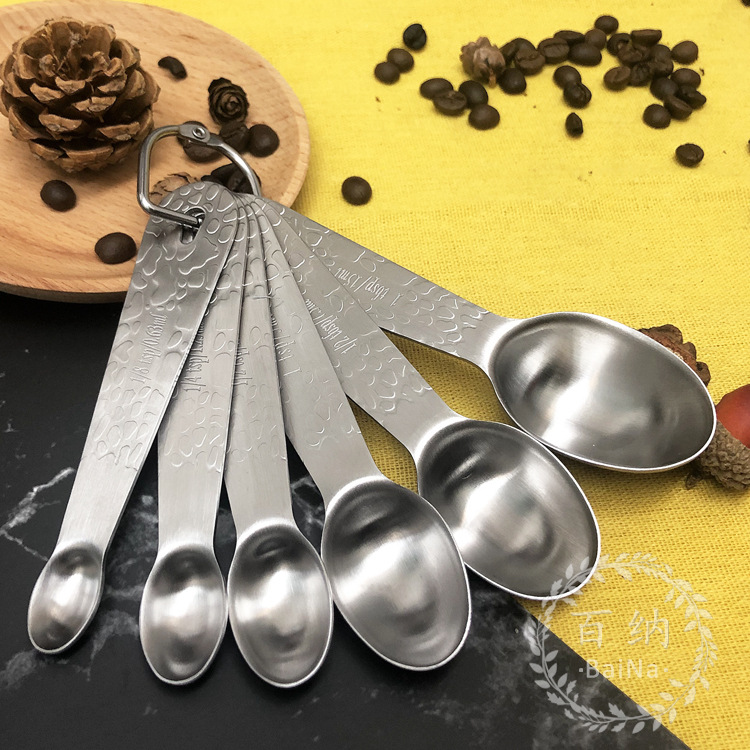 新款不鏽鋼紮花蛋形量匙6件套烘焙刻度調味匙量勺壓花手柄量匙