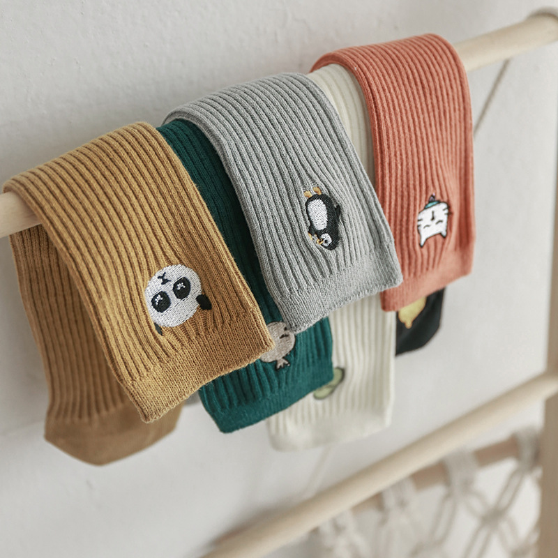 Primavera/Verano 2020 nuevos calcetines para niños calcetines de media pantorrilla de dibujos animados bordados calcetines para bebés calcetines altos para niños y niñas calcetines para padres e hijos