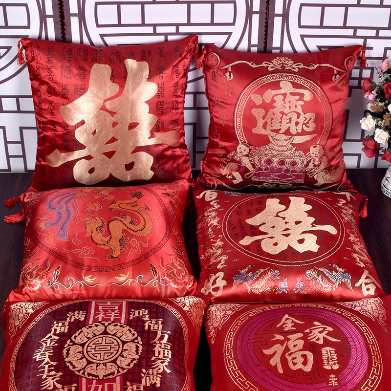 现货结婚抱枕绸缎新人铺床喜福抱枕龙凤双喜婚礼婚庆用品抱枕厂家