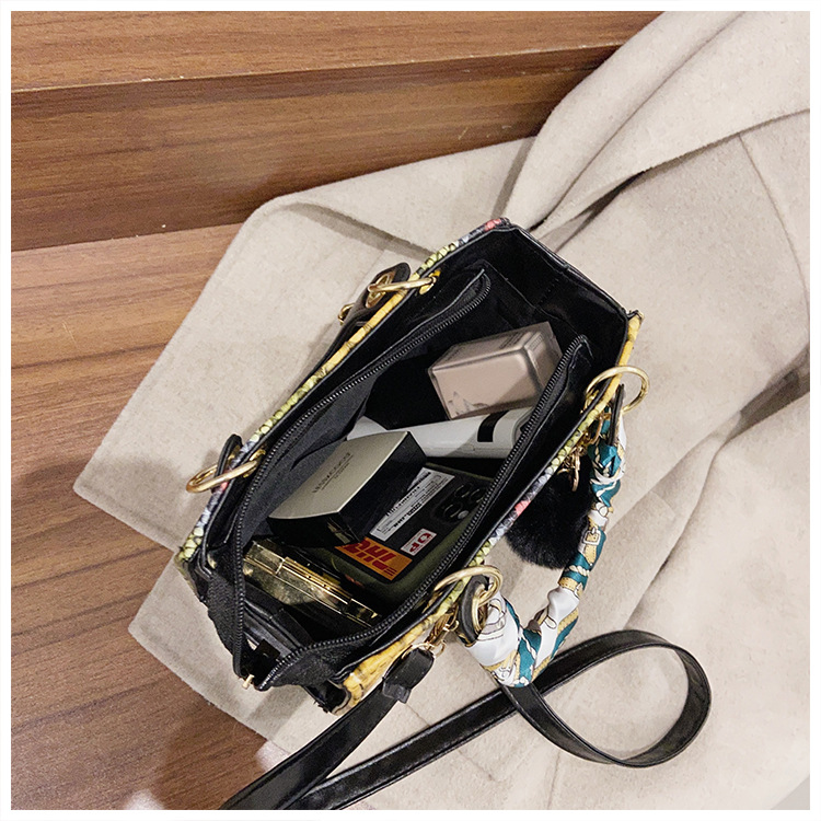 Contrast Color Snake Pattern Women's Bag New 2020 Autumn And Winter Korean Style Fashion Bag Shoulder Bag Crossbody Silk Scarf Portable Small Square Bag display picture 18