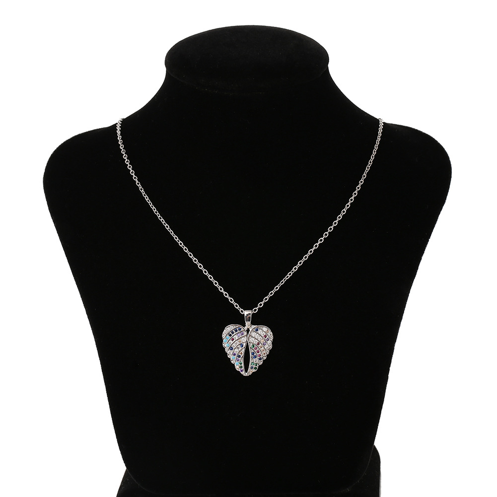 Collier Zircon Incrusté De Cuivre En Forme De Coeur Ailes De Mode En Gros display picture 9