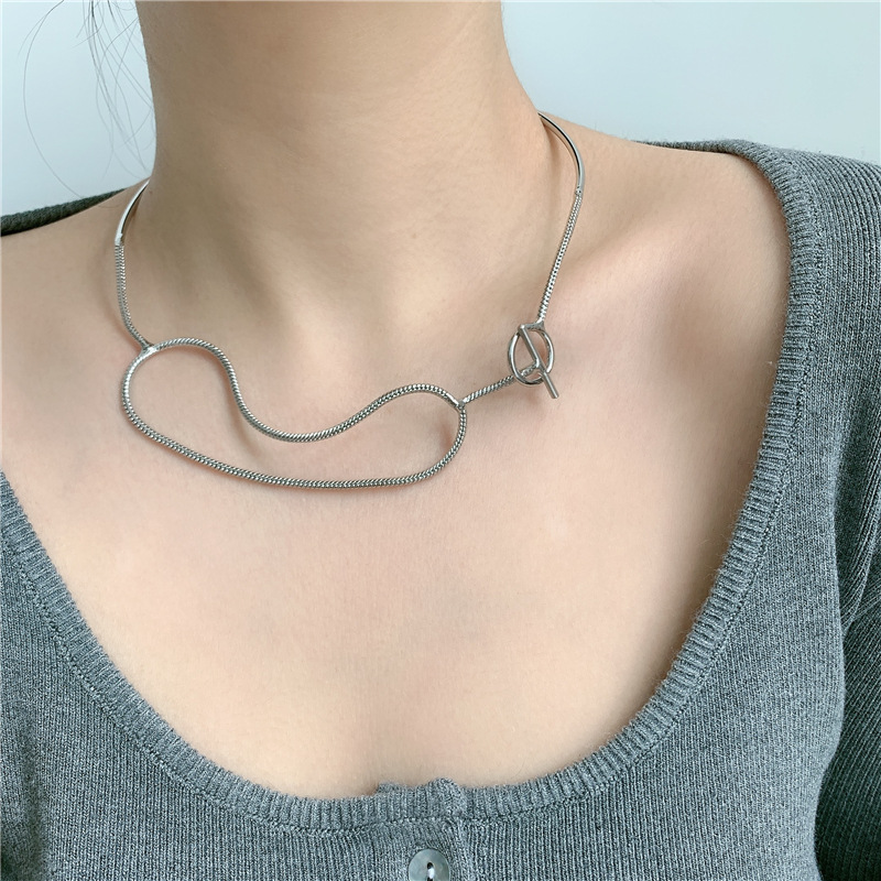 Metal Ot Buckle  Clavicle  Necklace display picture 3