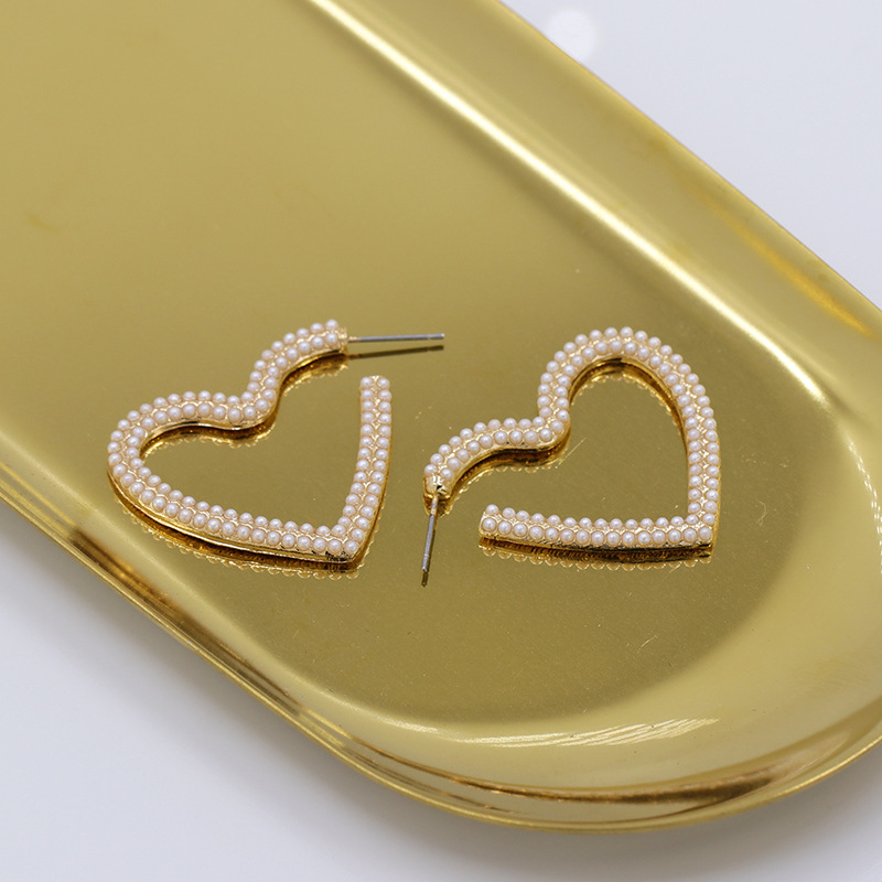 The New Heart-shaped Diamond Earrings For Women Wholesale display picture 4