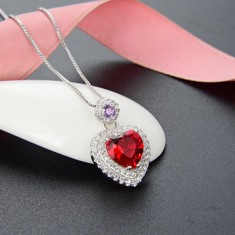 Japonés y coreano s925 collar de circón de plata de las mujeres de lujo de cristal en forma de corazón colgante de moda Nueva joyería de una sola pieza de entrega