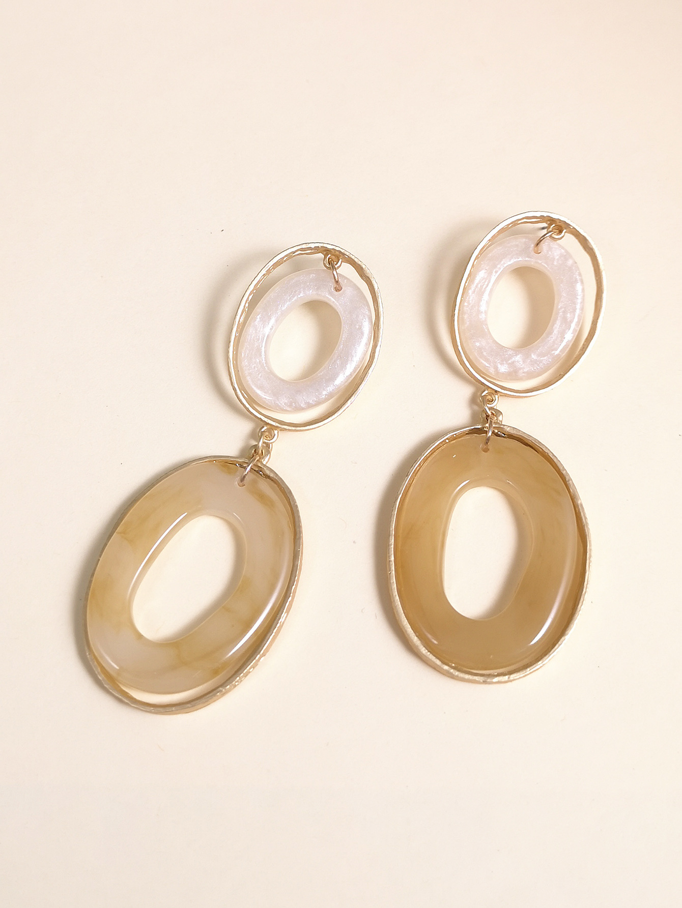 Korea  Retro Geometric Simple  Acrylic Resin Stud Earrings Nihaojewelry Wholesale display picture 2