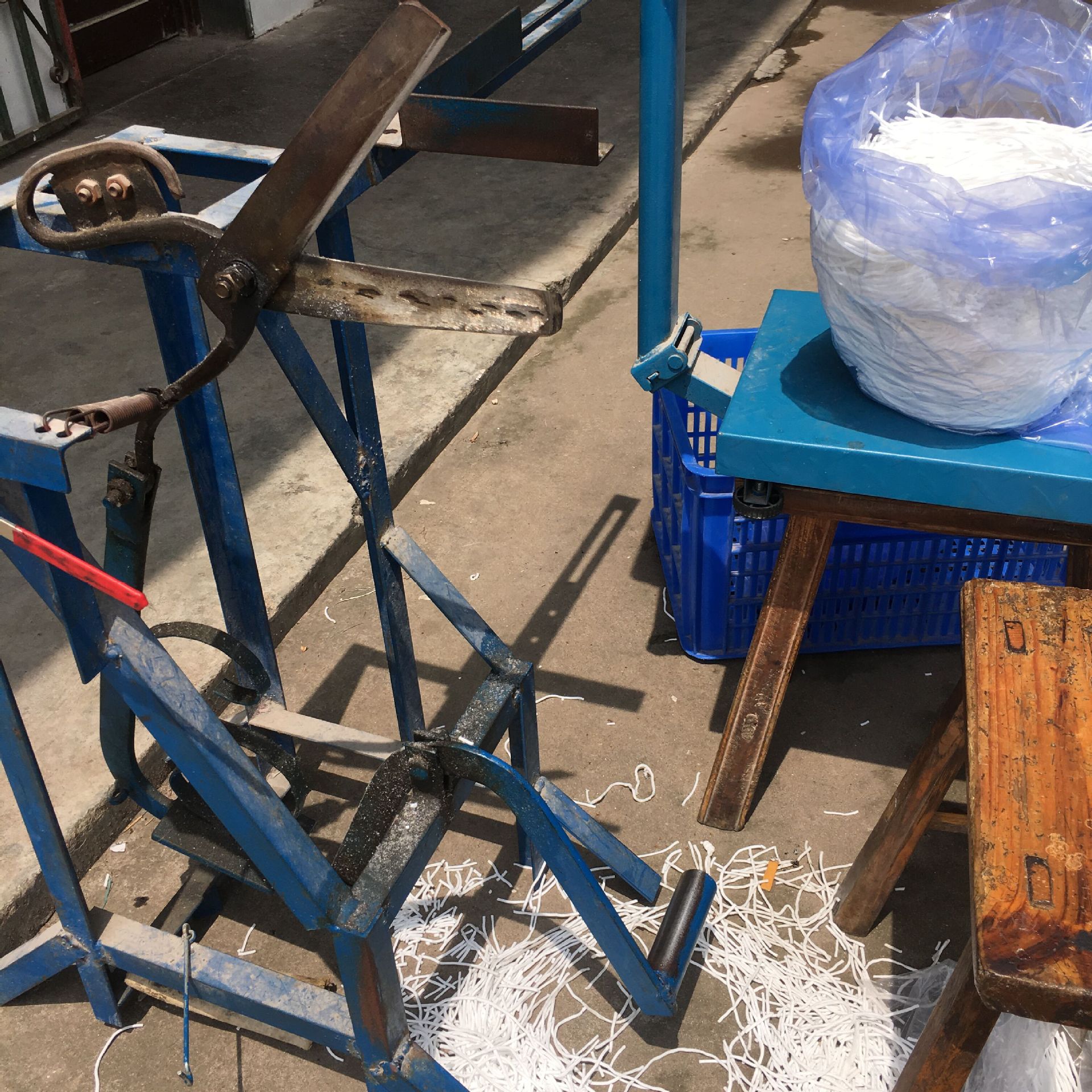 厂家直销切口罩绳机器脚踩剪刀一台一天可切200-300公斤多功能