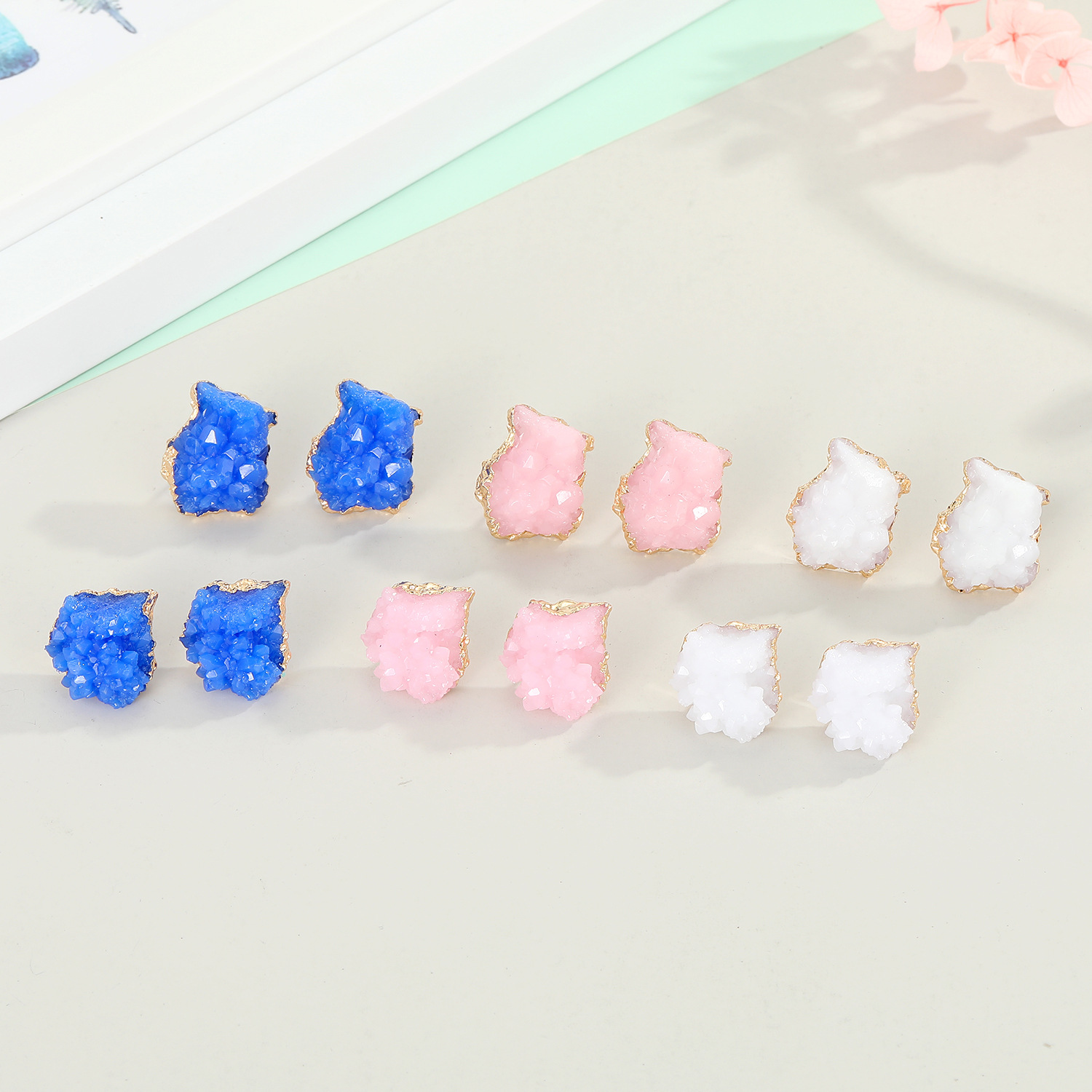 New Imitation Crystal Bud Irregular Earrings Geometric Imitation Natural Stone Earrings Resin Earrings Wholesale Nihaojewelry display picture 3