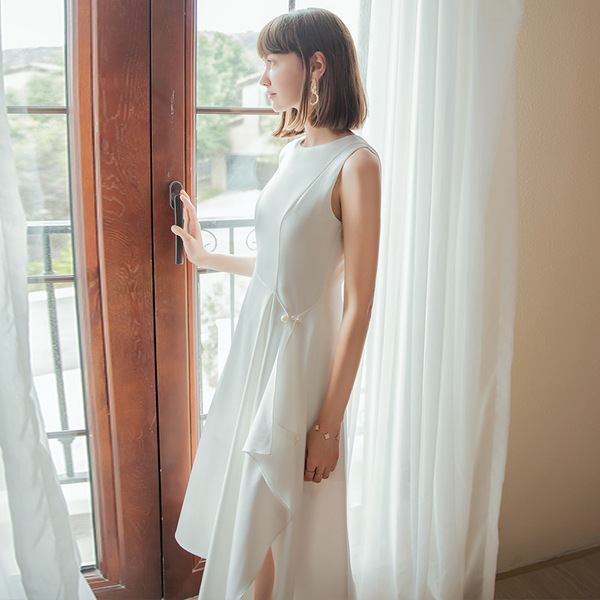 Fresh fashionable three dimensional elegant white dress with a round…