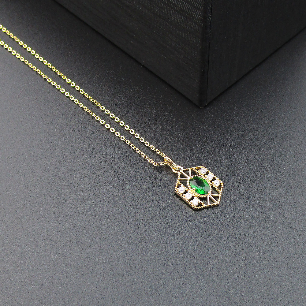 Fashion Retro Baroque Gold-plated Emerald Necklace display picture 4