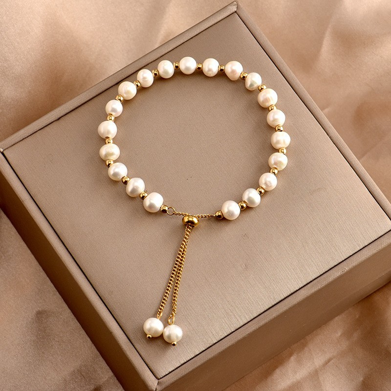 Elegant Geometric Pearl Beaded Bracelets display picture 1
