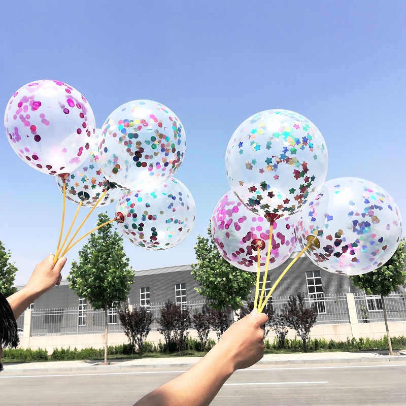 Las pequeñas actividades de microempresas empujan el código de escaneo para enviar regalos debajo de la línea roja en línea, regalos prácticos, pequeños drenadores, artefactos creativos