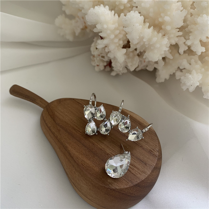 Korea Asymmetric Rhinestone Zircon Ear Bone Clip  Ear Stud Asymmetric Earrings Wholesale Nihaojewelry display picture 3