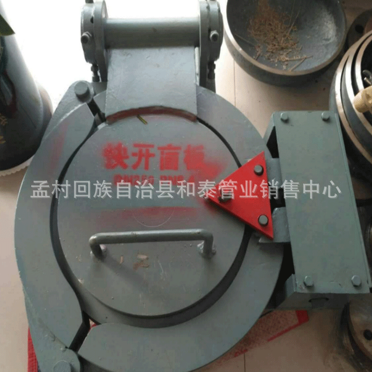 三瓣式快开盲是旋扣式镶嵌式快开盲板的换代产品具有二次卸压功能