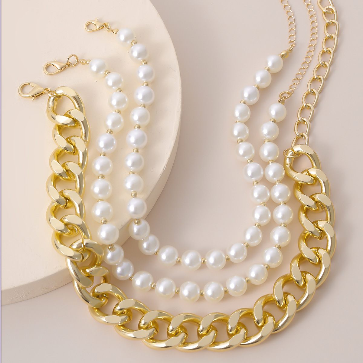 Creative Jewelry Fashion Exaggerated Imitation Pearl Multi-layer Necklace Simple Chain Wholesale Nihaojewelry display picture 6