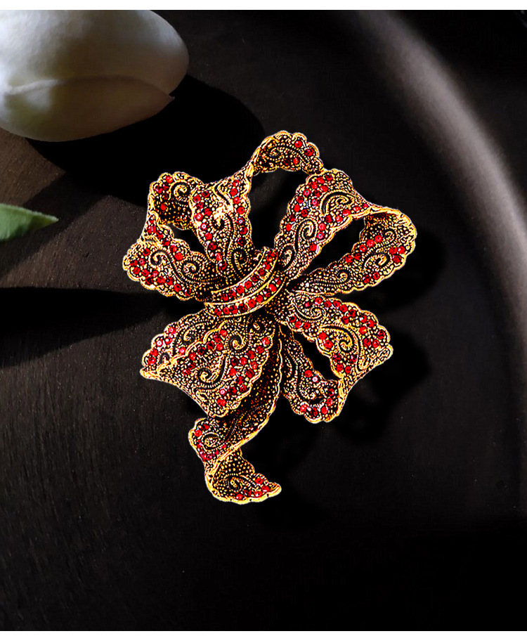 Elegant Retro Lady Bow Knot Alloy Inlay Rhinestones Women's Brooches display picture 5