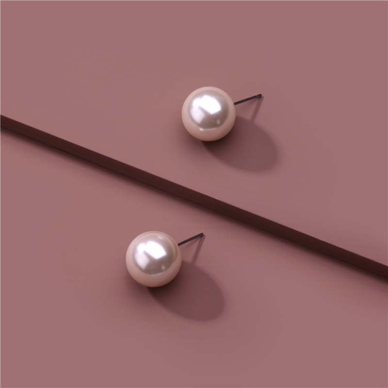 Hot Selling Fashion Imitation Pearl Simple Earrings Wholesale display picture 2