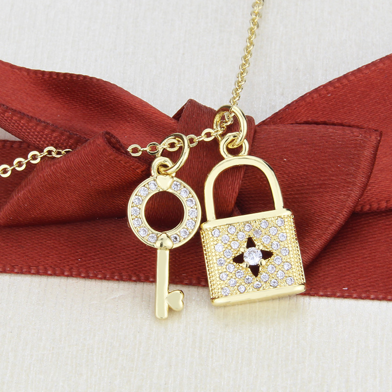 Inlaid Zirconium Key Lock Diamond Pendant Necklace display picture 4