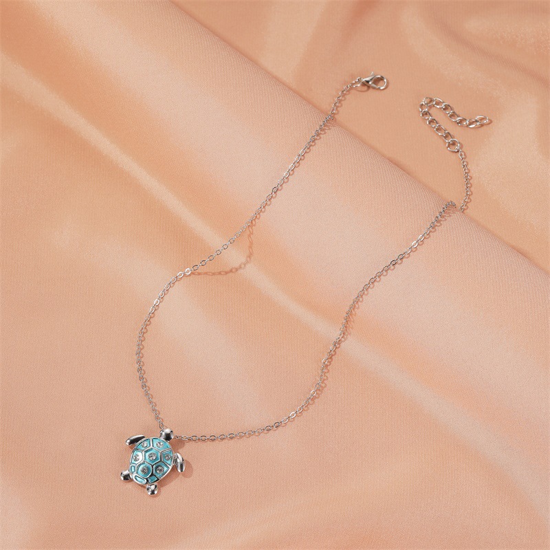 New Ocean Wind Simple Cute Diamond Turtle Alloy Pendant Clavicle Chain Necklace display picture 5