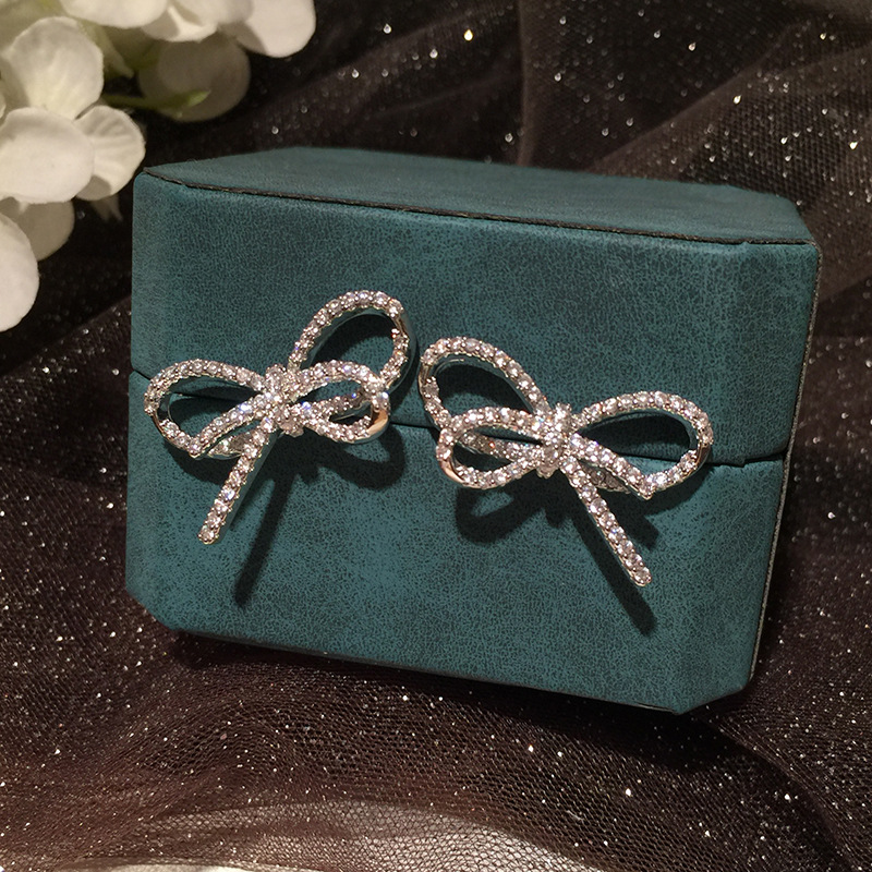 Cute Bowknot Diamond Earrings display picture 7