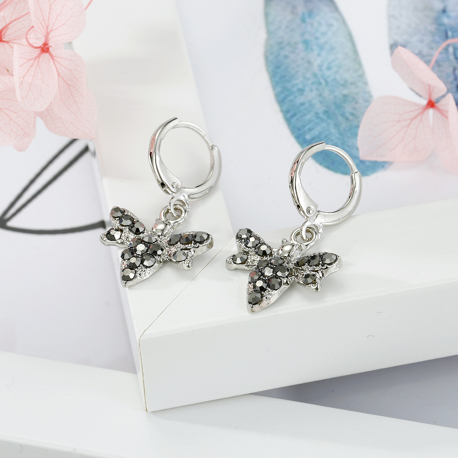 Fashion Petite Diamond Bee Earrings Personalized Animal Earrings Alloy Earrings display picture 4