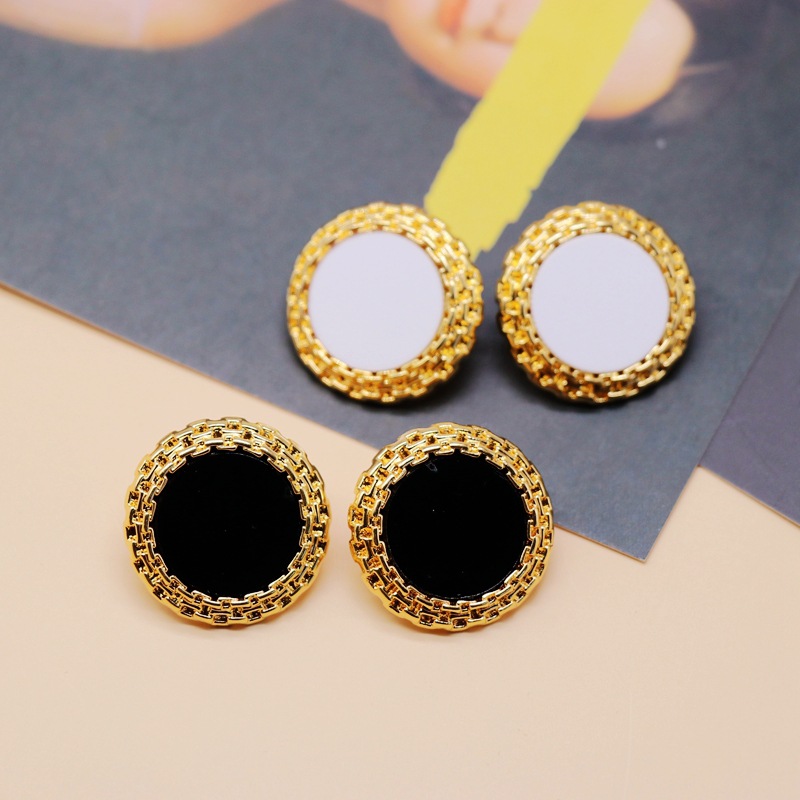 Fashion Black White Round 925 Silver Stud Earrings Bump Edge Alloy Stud Earrings display picture 5