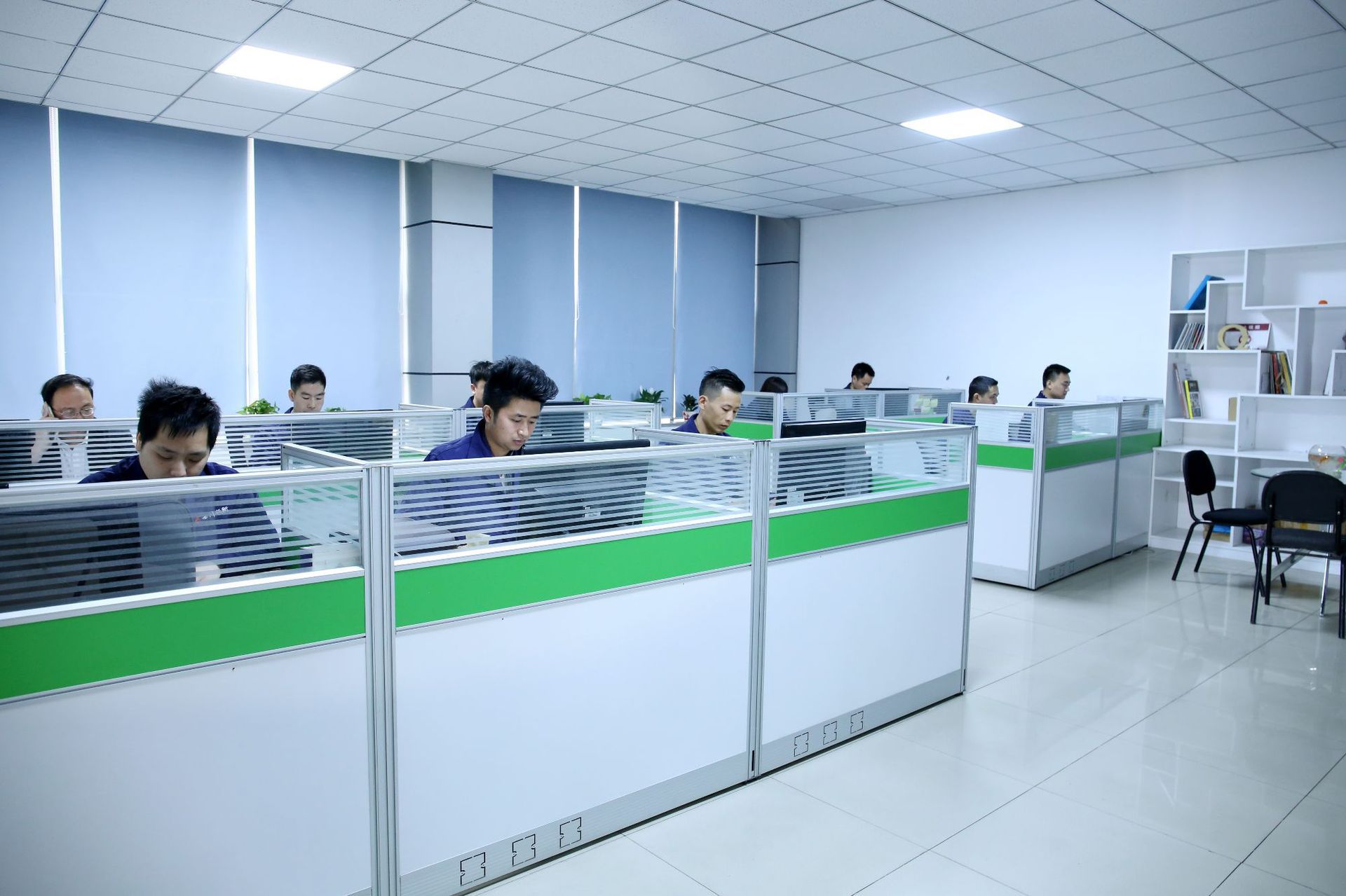 11279876059_806772560