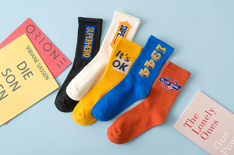 Unisex/Men and women can be personalized letter in the cylinder socks