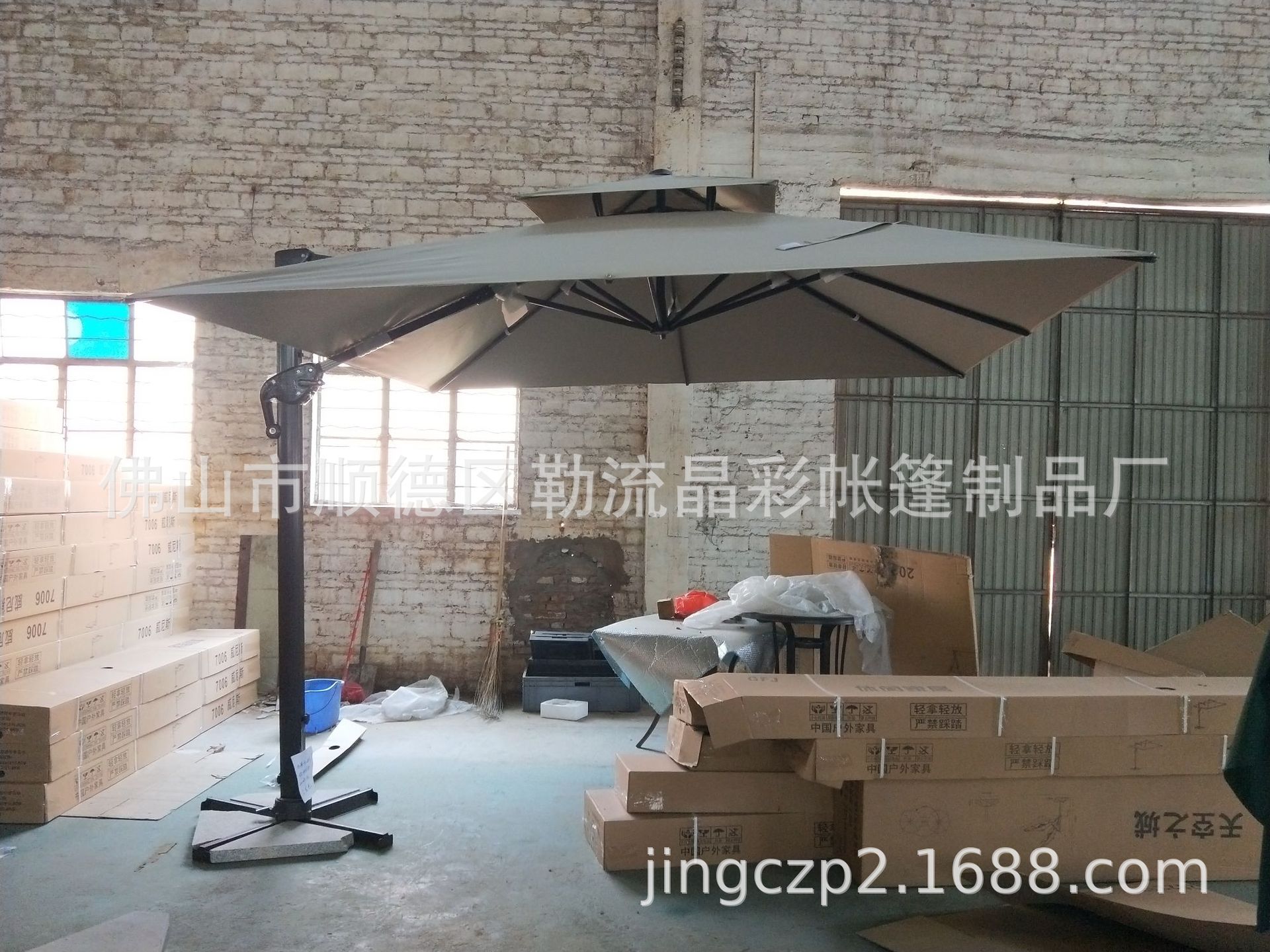 晶彩供应铝合金中柱伞  木伞铁伞 欧式伞特价批发，量大更优惠。