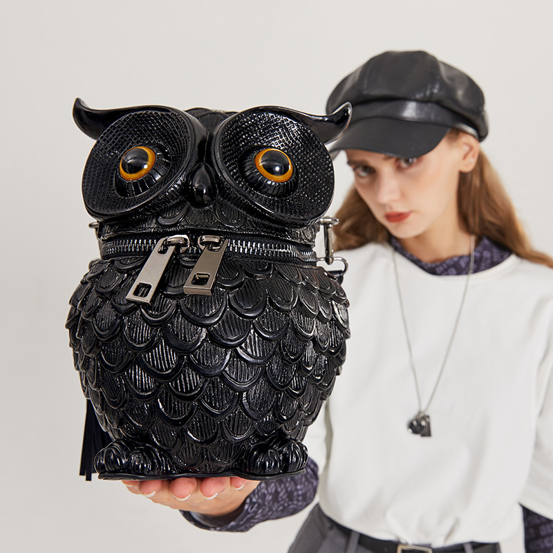 Embossed three-dimensional creative handbags punk simulation owl shoulder diagonal bag original animal flow Supor bag