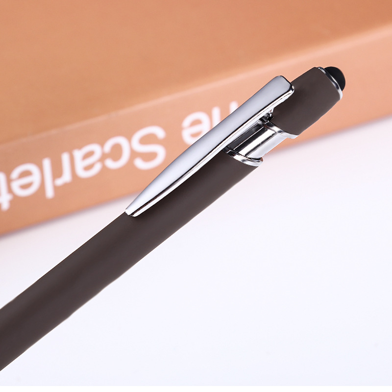 Pluma publicitaria de suministro directo de fábrica Bolígrafo de metal Letras personalizadas logotipo pantalla táctil bolígrafo alúmina pluma de aceite medio