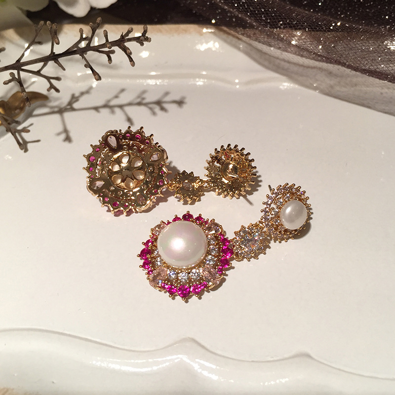 Elegant Pearl Flower Earrings display picture 9