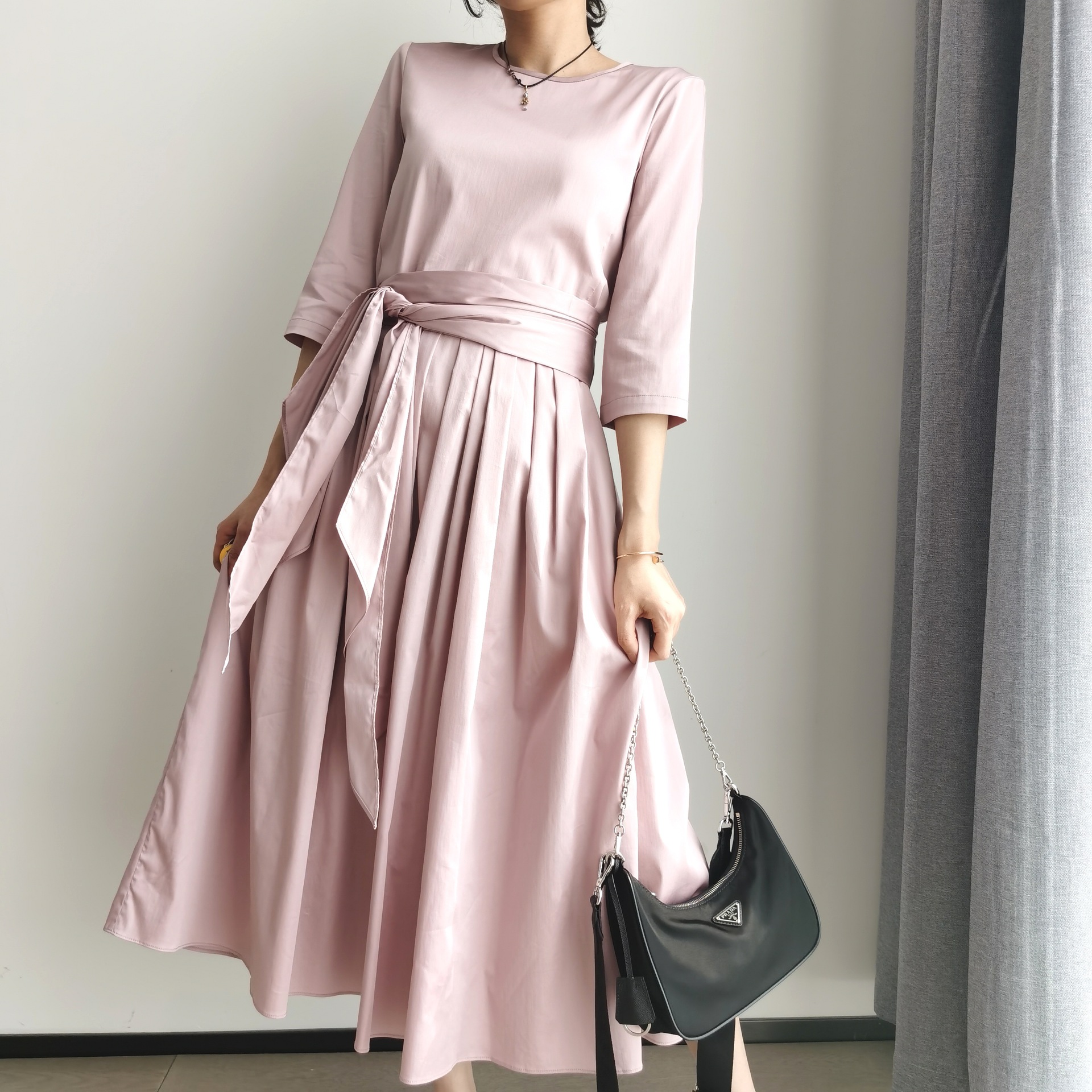 20春夏季新款女装弹力府绸素雅清新腰部超密打褶大摆连衣裙配腰带