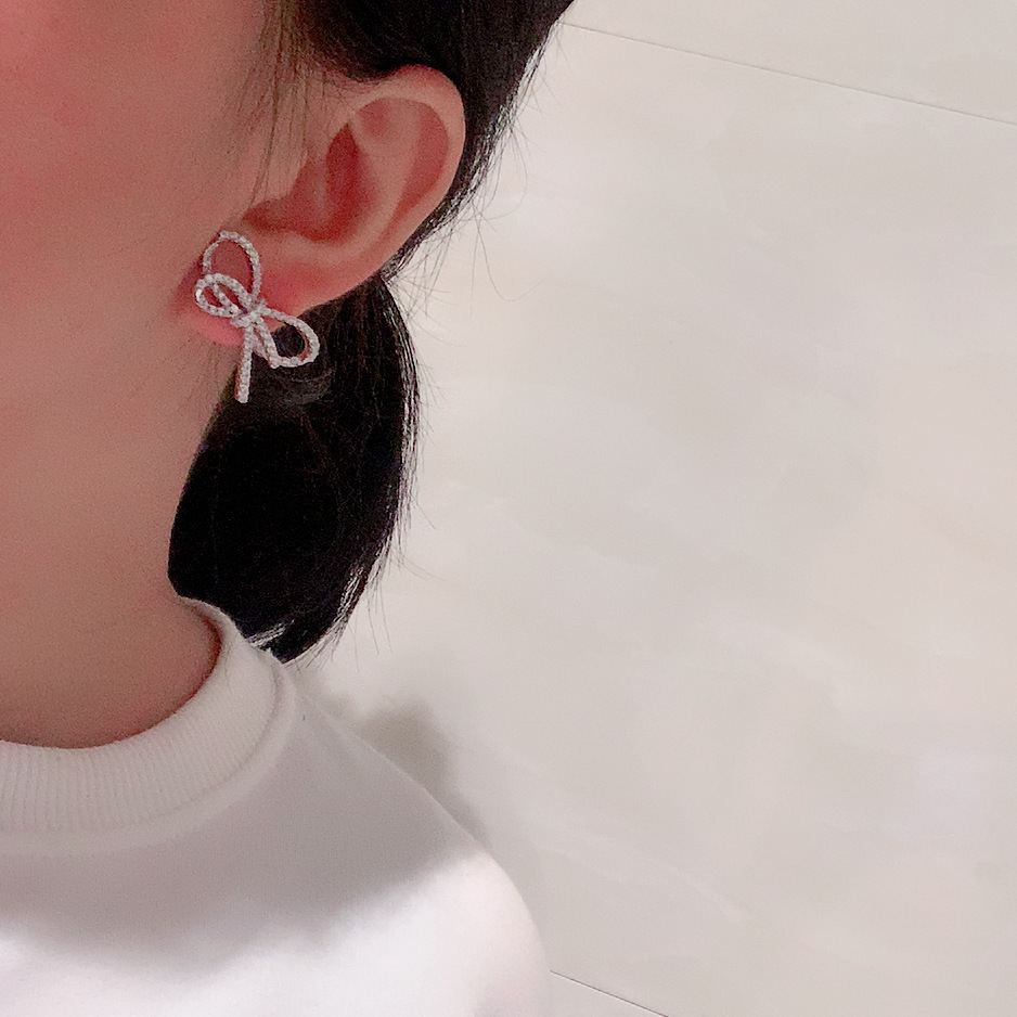 Cute Bowknot Diamond Earrings display picture 2