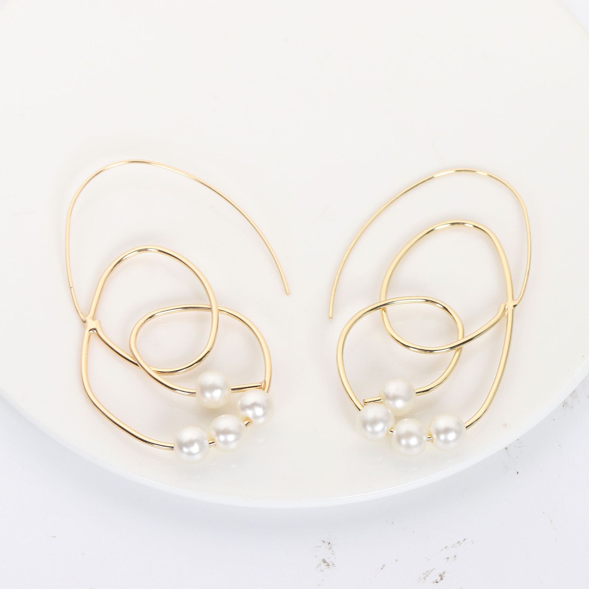 Korean Fashion Girl Heart Pearl Simple Alloy Circle Geometric Shape Earrings Wholesale display picture 3