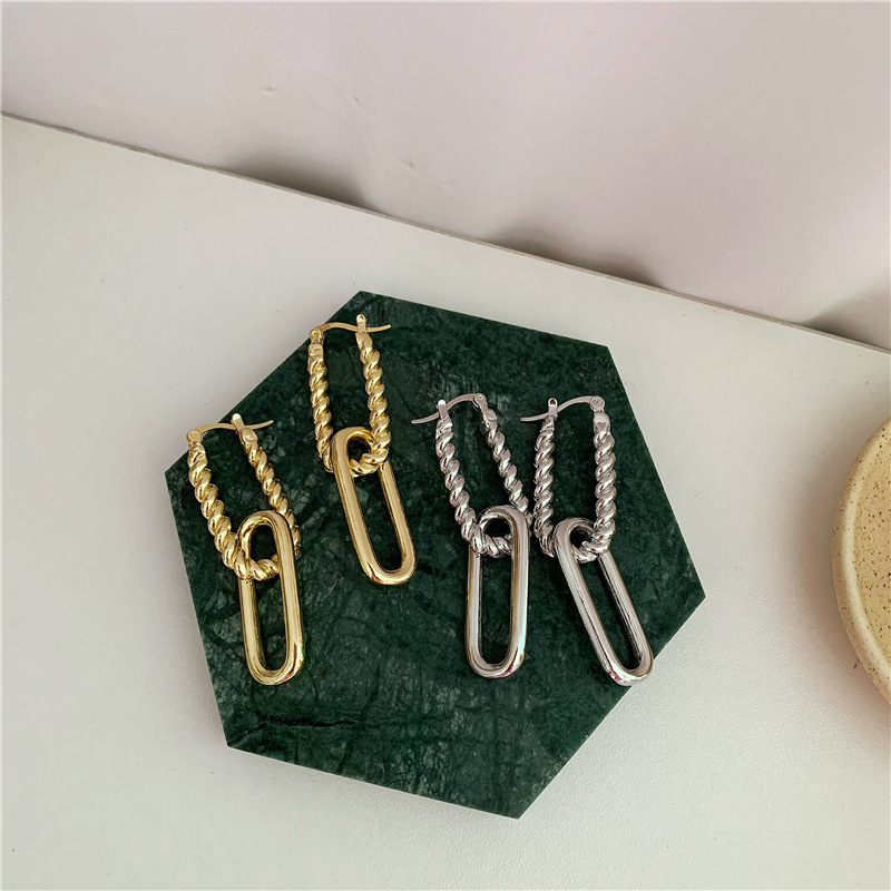 Simple Metal Exaggerated Gold Detachable Twisted Earrings display picture 9