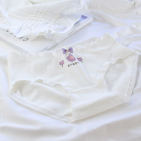 White (three flowers))