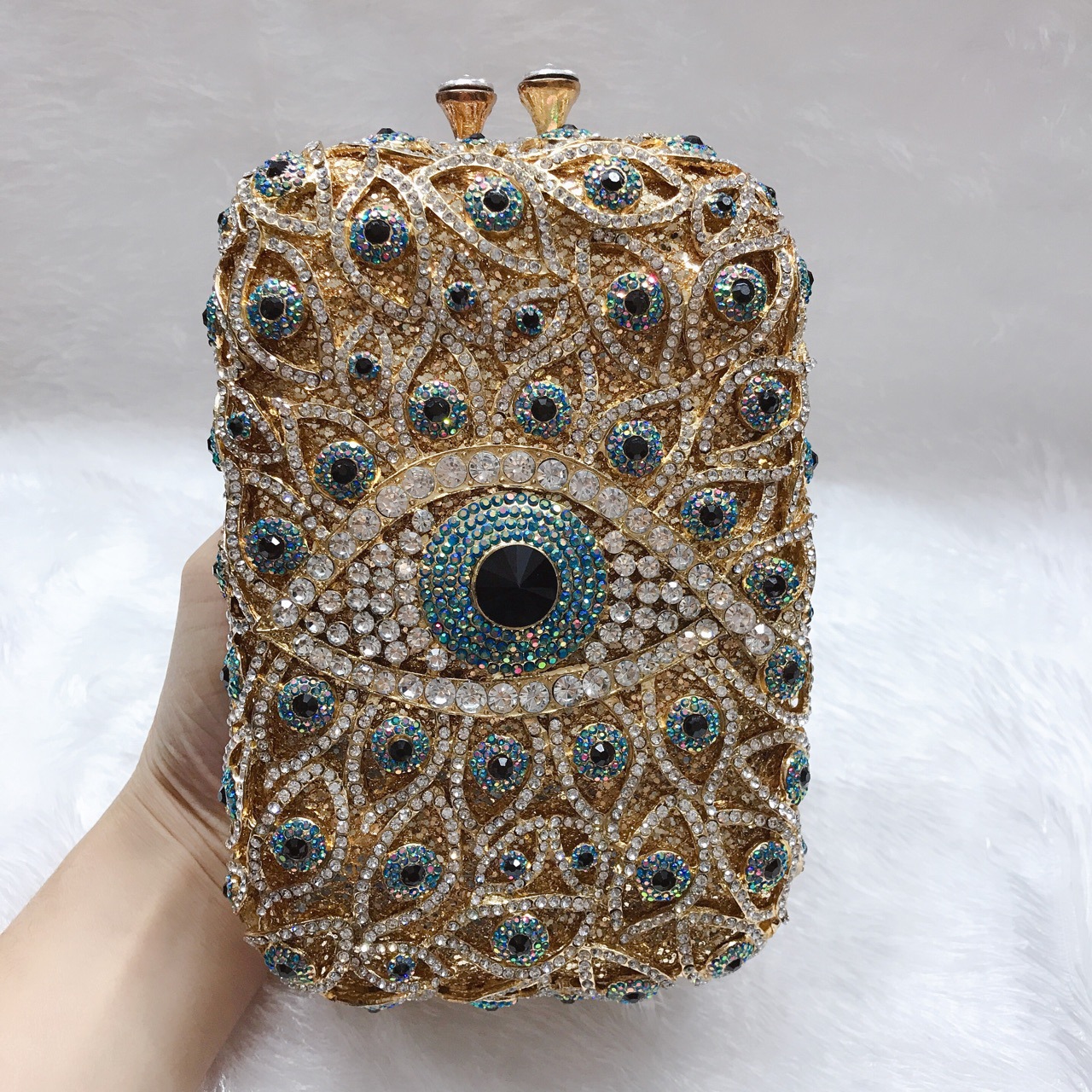 Túi clutch dạ hội đính đá pha lê kim loại rỗng kiểu dọc — Màu xanh lam, Vàng/Xanh đậm AB mắt, Màu bạc, Vàng/Con công xanh AB mắt chi tiết 17