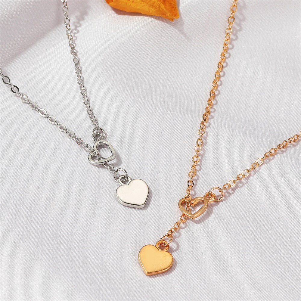 New Simple Love-shaped Wild Long Heart Alloy Pendant Necklace Clavicle Chain For Women display picture 5