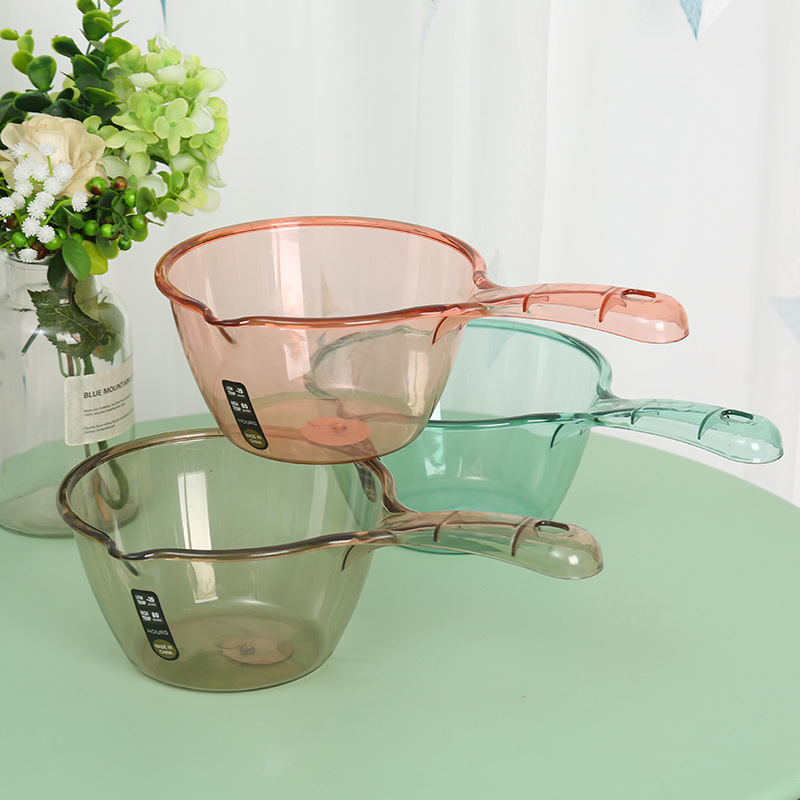 Cuchara de agua de plástico arroz Diao 2 yuanes tienda engrosada cuchara de agua transparente bebé baño cuchara de agua cocina mango largo cuchara de agua