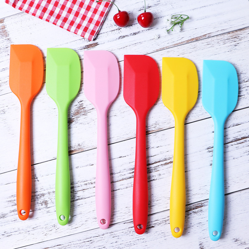 Manufacturer FDA silicone integrated large small size scraper food grade silicone cream scraper cake baking tool Manufacturer FDA silicone integrated large small size scraper food grade silicone cream scraper cake baking tool