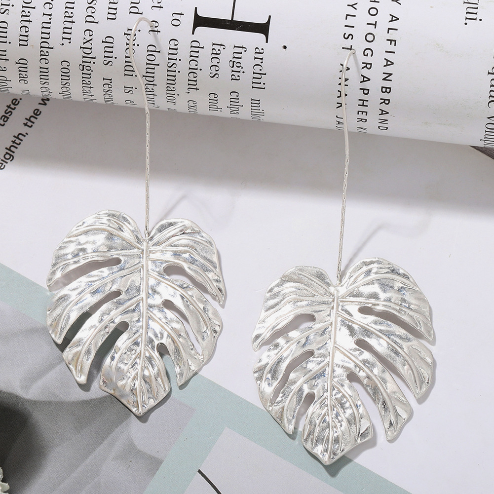 Fashion Metal Leaf Earrings Personality Punk Leaf Creative Fashion Earrings Simple Texture Earrings Wholesale Nihaojewelry display picture 6