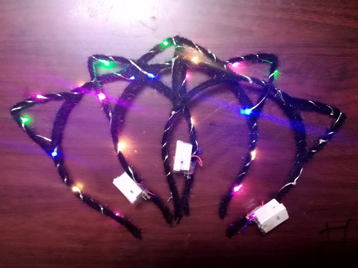 Las pequeñas actividades de microempresas empujan el código de escaneo para enviar regalos debajo de la línea roja en línea, regalos prácticos, pequeños drenadores, artefactos creativos