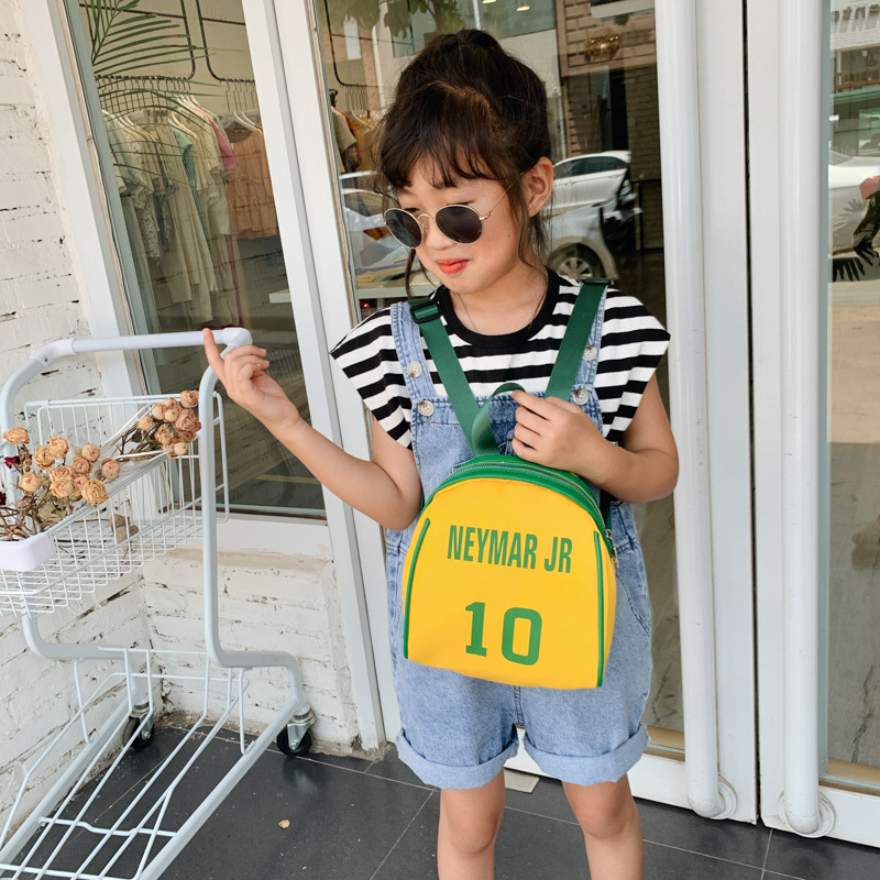 Nuevos elementos de fútbol estilo deportivo moda niños y niñas bolsa Mochila para niños de nylon para jardín de infantes 2021