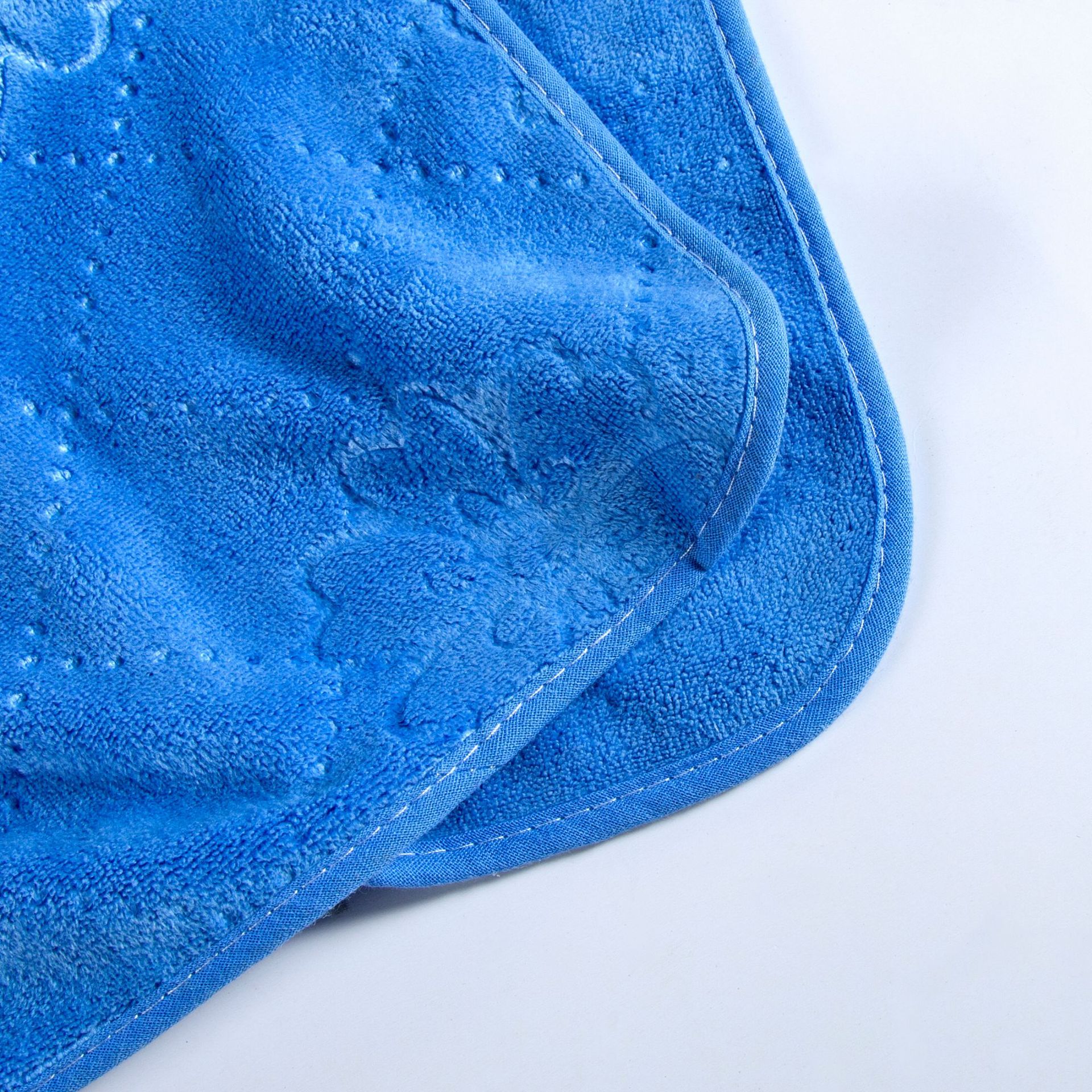 超细纤维压花浴巾毛巾