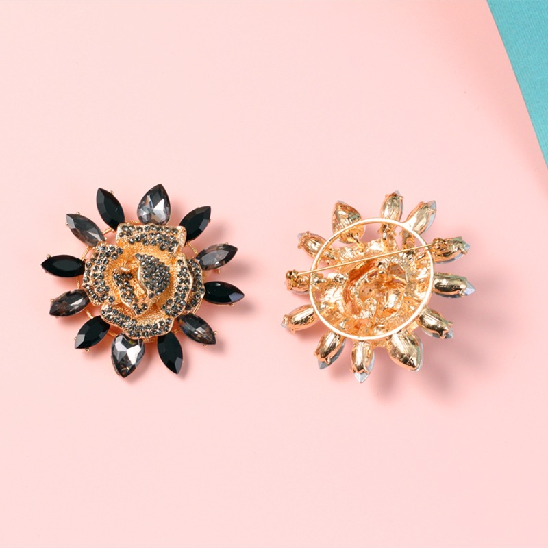 Full Diamond Sun Flower Brooch display picture 2