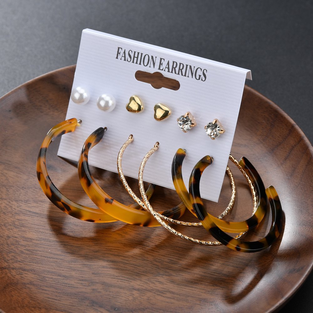 New Fashion Creative Leopard Plate Large Circle Acrylic Earrings Pearl Suit Earrings display picture 5