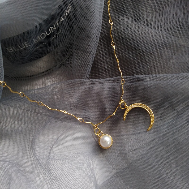 Crescent Moon Necklace 3