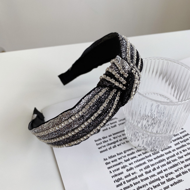 Korean Fashion Rhinestone Retro Baroque Headband Chain Knotted Hair Bundle Wholesale Nihaojewelry display picture 5